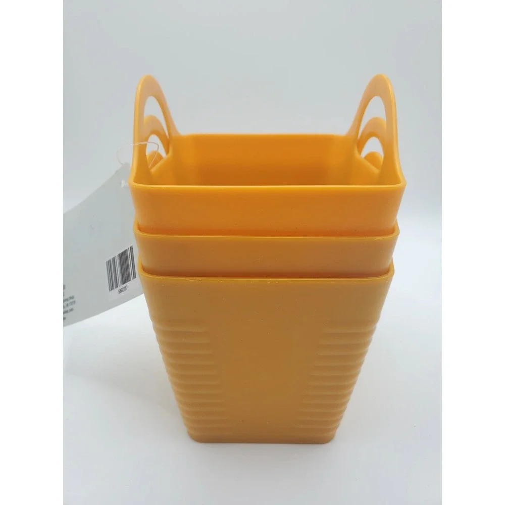 Cute set of containers